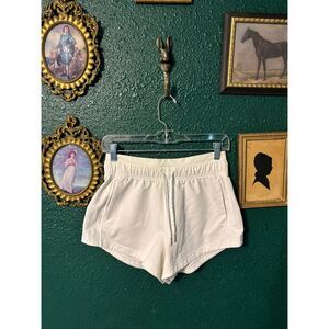 Lululemon Inner Glow Short 3" White Size 4